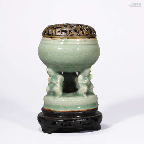 A Chinese Porcelain Long Quan Censer