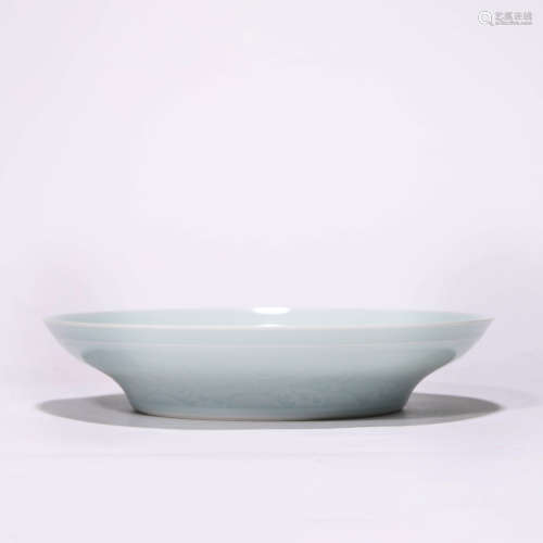 A Chinese Porcelain Celadon-Glazed Lobed Dish Marked Yong Zh...
