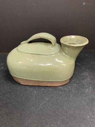 Chinese urinal pot