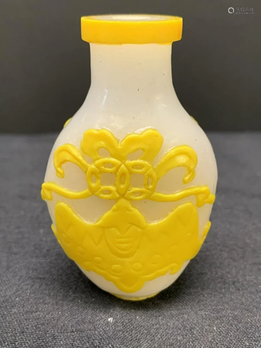 Peking glass snuff bottle