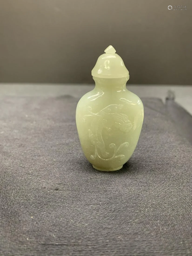 Jade snuff bottle