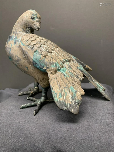 Iron carving of a pigeon