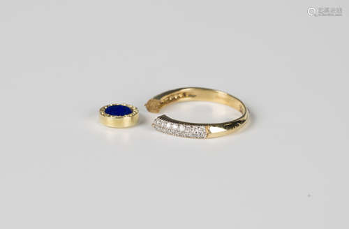 An 18ct gold ring mount, the shoulders mounted with two rows...