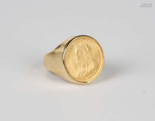 A Victoria Old Head half-sovereign 1893 in an 18ct gold ring...