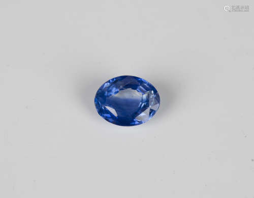 An unmounted oval cut sapphire, dimensions 1cm x 0.8cm x 0.5...