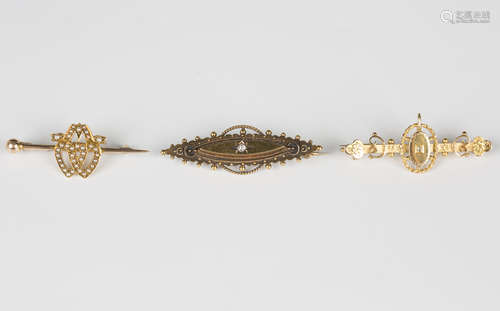 A late Victorian 9ct gold and diamond bar brooch, mounted wi...