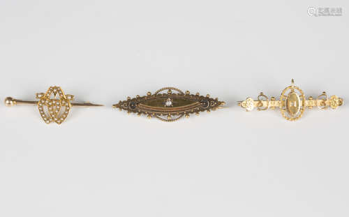 A late Victorian 9ct gold and diamond bar brooch, mounted wi...