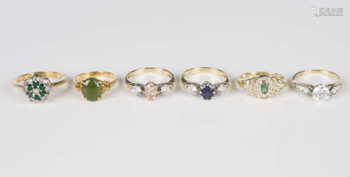 A 9ct gold, emerald and colourless gem set cluster ring, wei...