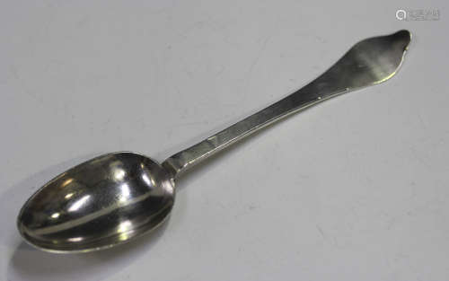 A Queen Anne silver dog nose spoon with rat tail to back of ...