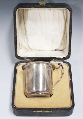 A George V silver christening tankard with scroll handle, Bi...
