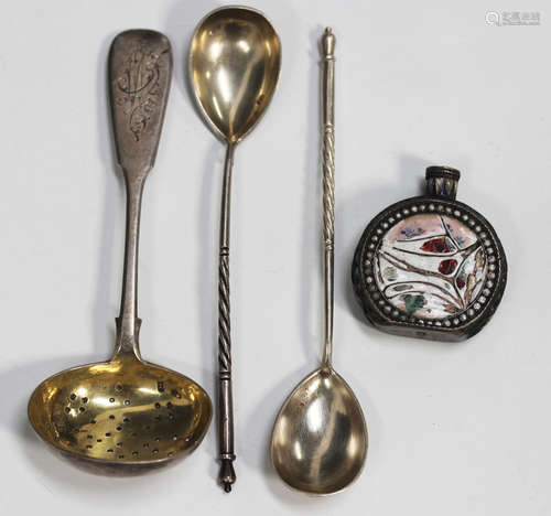 A Russian silver Fiddle pattern sugar sifter spoon, 84 zolot...