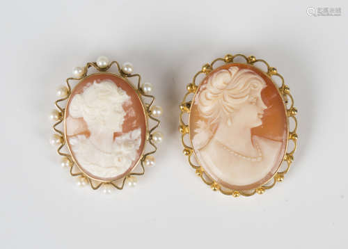 A 9ct gold and oval shell cameo brooch, carved as a portrait...