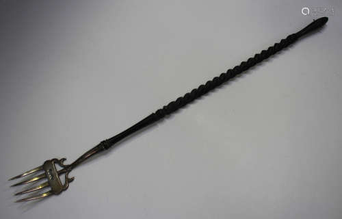 An Edwardian silver toasting fork with turned and spiral flu...