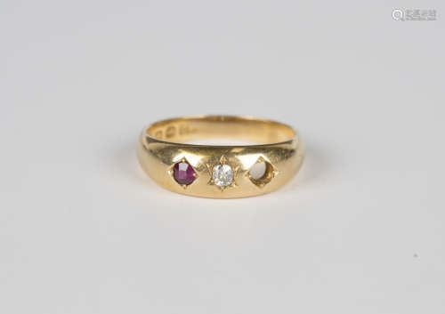 A Victorian 18ct gold ring, star gypsy set with a cushion cu...