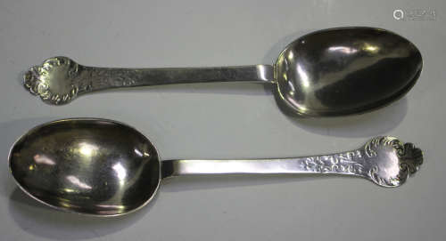 A pair of Charles II silver lace-back trefid spoons, each bo...