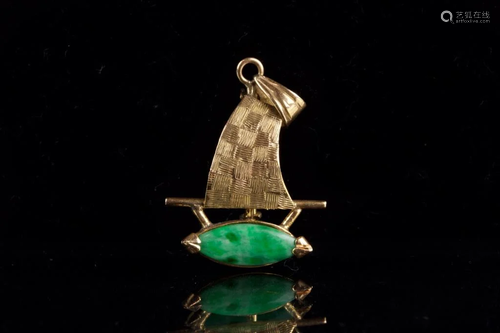 14K GOLD AND GREEN JADE BROOCH