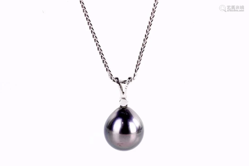 BLACK PEARL NECKLACE