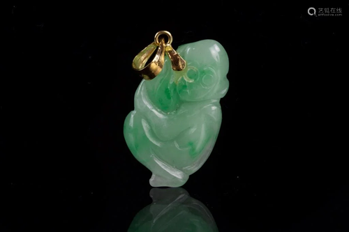 CHINESE CARVED GREEN JADEITE PENDANT