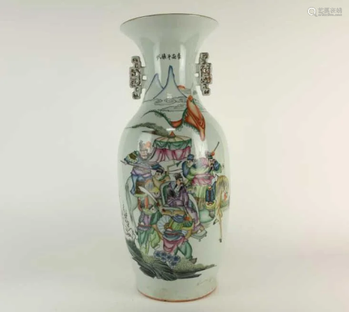 CHINESE FAMILLE ROSE VASE WITH DOUBLE HANDLES