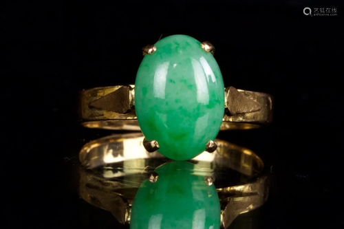 14K GOLD RING WITH BURMESE JADE