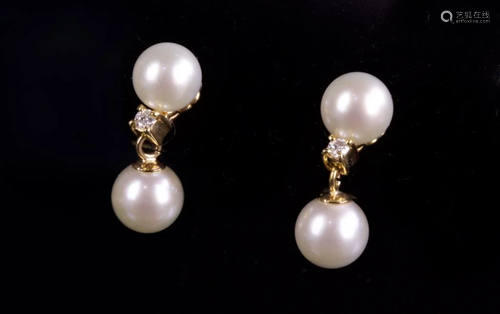 PAIR OF 14K GOLD AND JAPANESE PEARL EARRINGS