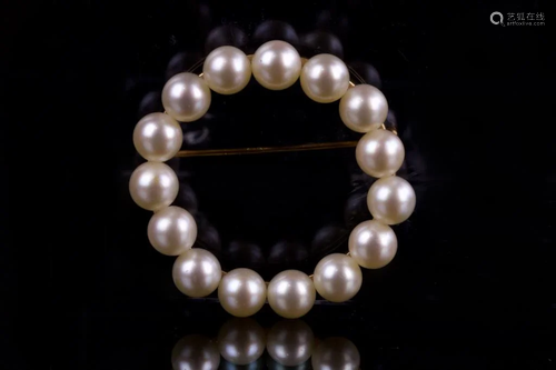 PEARL BROOCH WITH 14K GOLD