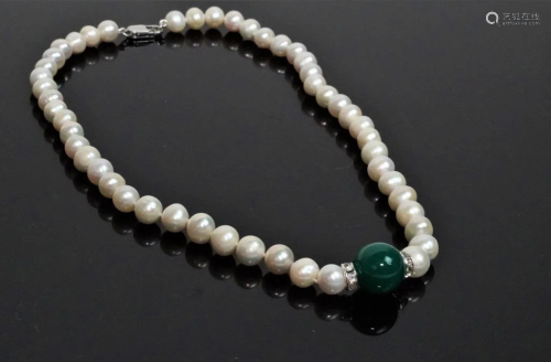 MAGNIFICENT PEARL AND JADE NECKLACE