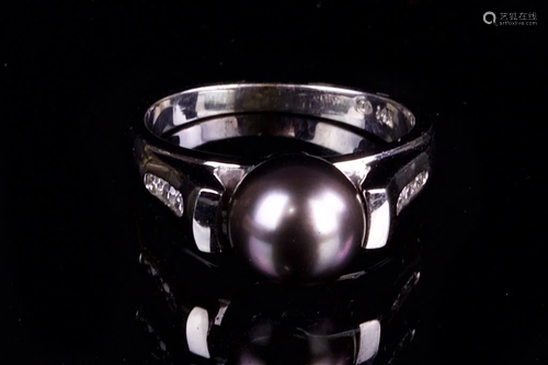 14K WHITE GOLD AND BLACK PEARL RING