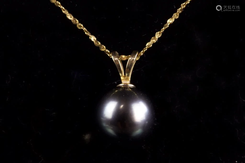 GOLD NECKLACE WITH BLACK PEARL