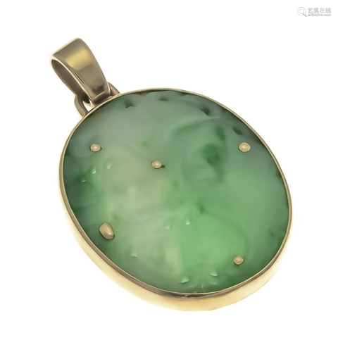 Jade pendant GG 750/000 with a