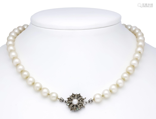 Pearl necklace with pin clasp