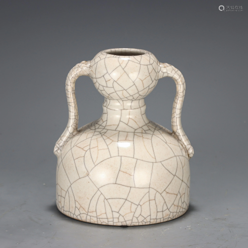 A Ge-ware Double Gourds Vase Qing Dynasty