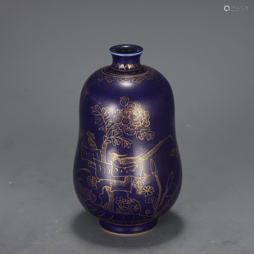 A Blue Glazed and Gilt Vase Qing Dynasty