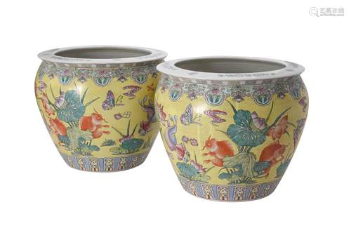 A pair of Chinese earthenware fish bowls