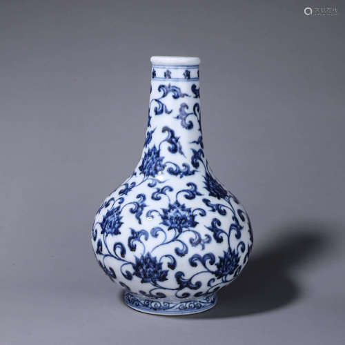 A blue and white interlocking lotus porcelain tianqiuping