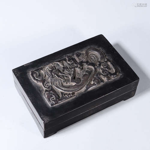 A cloud and dragon patterned duan inkstone