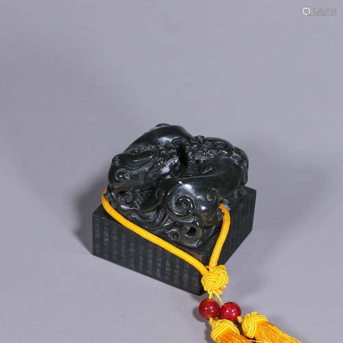 A Hetian jasper inscribed dragon head seal