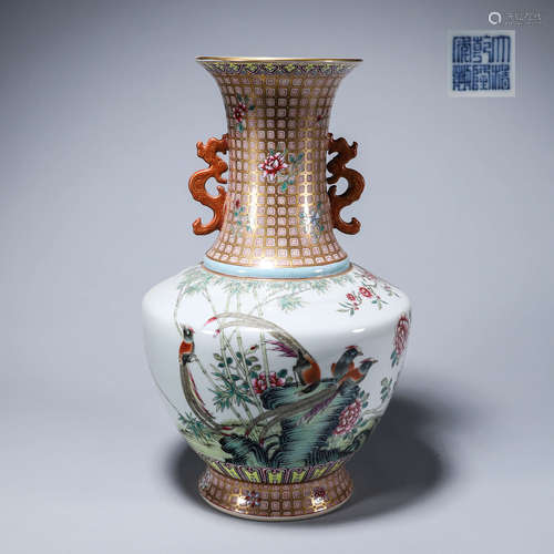 A famille rose flower porcelain vase