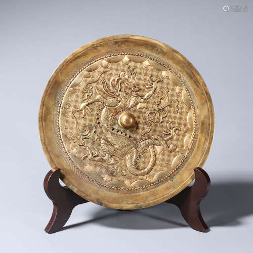 A dragon patterned gilding copper mirror