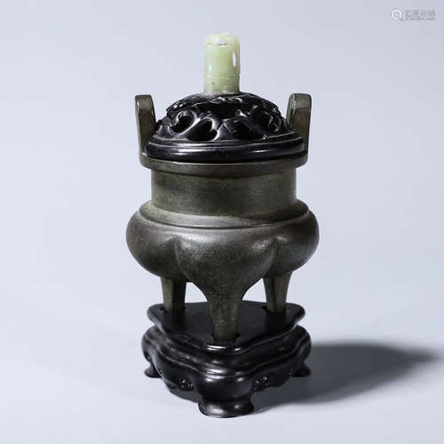 A sandalwood jade-inlaid double-eared copper censer