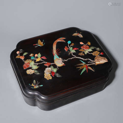 A raden-inlaid magpie and plum blossom red sandalwood box