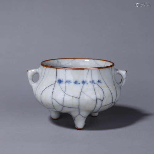 A three-legged Ge kiln glazed porcelain censer