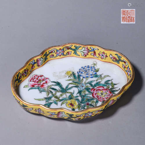 A famille rose flower porcelain brush washer