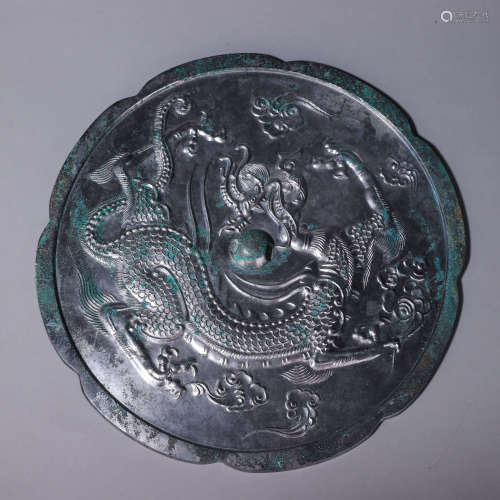 A cloud and dragon patterned bronze mirror