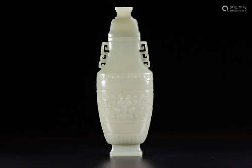 A Hetian jade vase