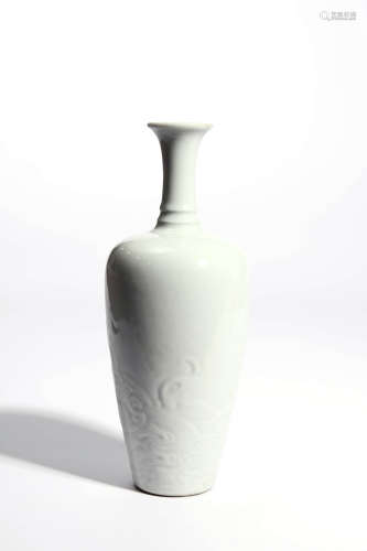 An Incised White Jade Dragon Vase