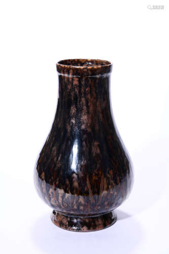 A Black Glaze Globular Vase