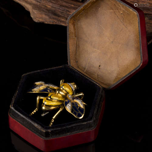 Bee-shaped Gold Brooch