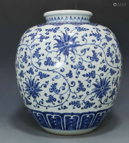 Blue and white porcelain lotus flower pot Qing dynasty