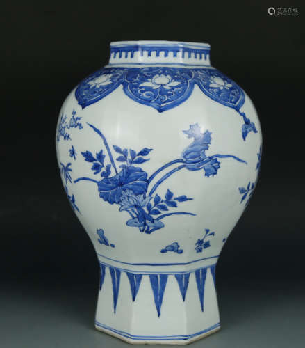 Blue and white porcelain Octagonal jar early Qing period